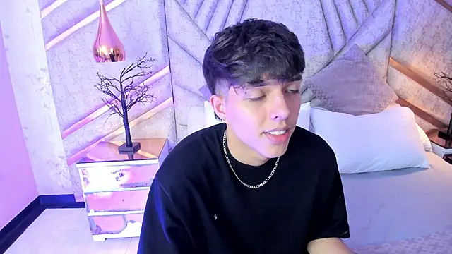 Snapshot of DamiaanXx chatting on April 2026 01:37:01 PM DamiaanXx online show from April 2026 01:37:01 PM