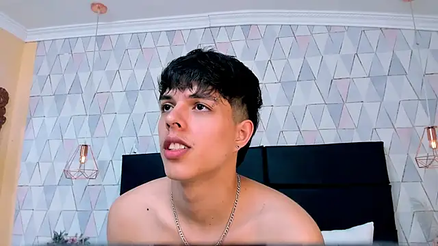 Snapshot of DamiaanXx chatting on April 2026 12:21:02 PM DamiaanXx online show from April 2026 12:21:02 PM