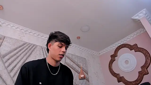 Snapshot of DamiaanXx chatting on April 2026 12:39:01 PM DamiaanXx online show from April 2026 12:39:01 PM