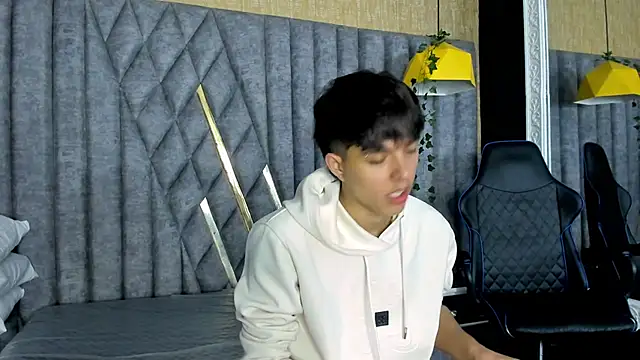 Snapshot of DamiaanXx chatting on April 2026 12:39:01 PM DamiaanXx online show from April 2026 12:39:01 PM