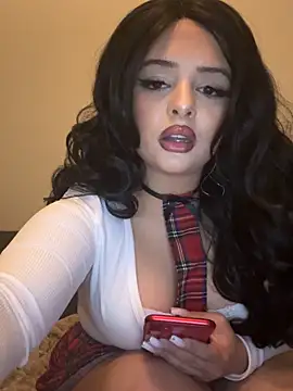 MiaKittyx0 online show from April 2026 07:05:02 PM