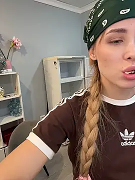 moneyforPeaches online show from April 2026 04:42:02 PM