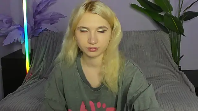 Kitty Blondie online show from April 2026 02:13:02 AM