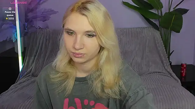 Kitty Blondie online show from April 2026 02:35:01 AM