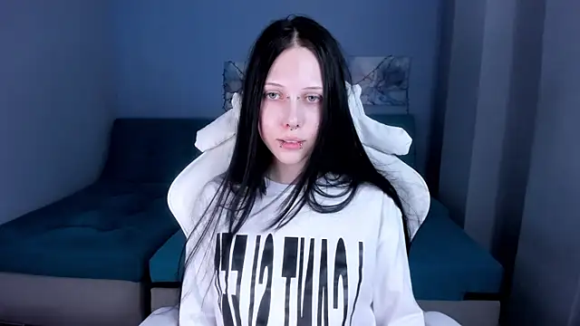Snapshot of SugarBunny18 chatting on July 2026 04:19:01 AM SugarBunny18 online show from July 2026 04:19:01 AM