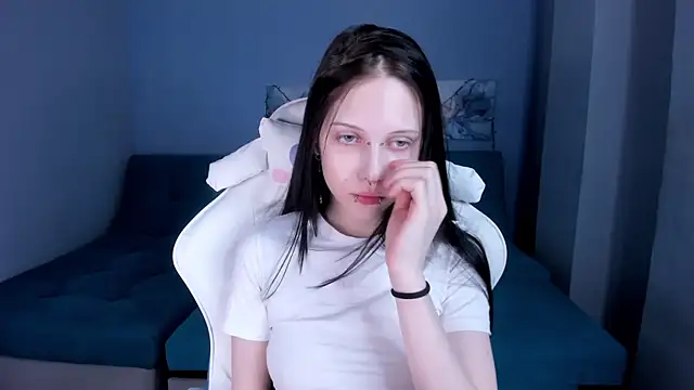 Snapshot of SugarBunny18 chatting on June 2026 05:51:01 AM SugarBunny18 online show from June 2026 05:51:01 AM