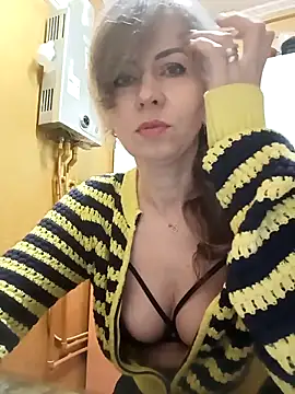 TaynaSecret online show from April 2026 08:33:01 PM