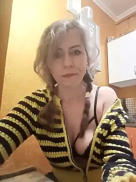 TaynaSecret online show from April 2026 08:43:02 PM