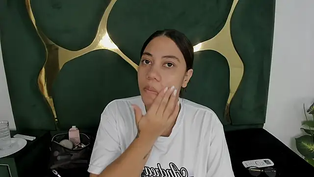Daphne cuteht online show from May 2026 08:41:01 PM
