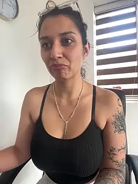 Isabella varella- online show from April 2026 01:15:02 PM