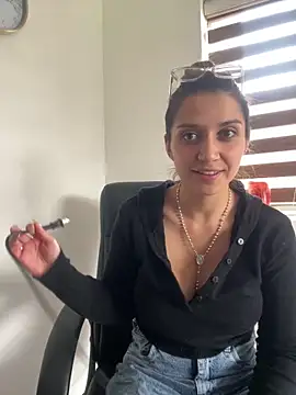 Isabella varella- online show from April 2026 02:54:01 PM