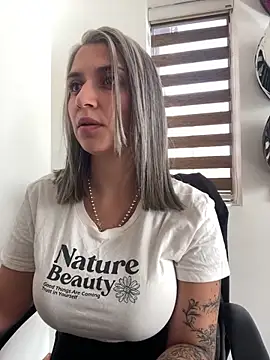 Isabella varella- online show from May 2026 01:31:02 PM
