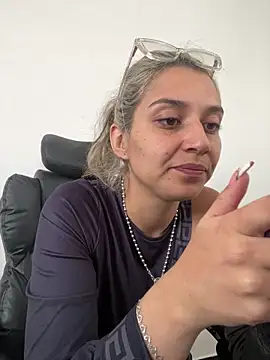 Snapshot of Isabella_varella- chatting on June 2026 02:04:02 PM Isabella varella- online show from June 2026 02:04:02 PM