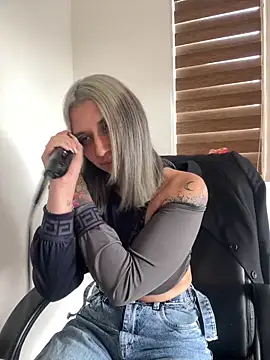 Isabella varella- online show from May 2026 01:30:01 PM