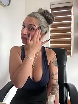 Isabella varella- online show from May 2026 01:42:02 PM