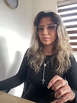 Isabella varella- online show from May 2026 02:56:01 PM