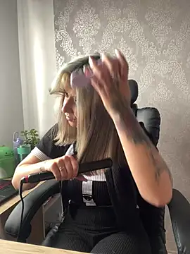 Snapshot of Isabella_varella- chatting on June 2026 03:11:02 PM Isabella varella- online show from June 2026 03:11:02 PM