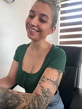 Isabella varella- online show from May 2026 01:43:02 PM