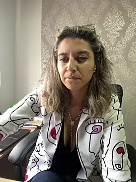 Snapshot of Isabella_varella- chatting on July 2026 01:08:02 PM Isabella varella- online show from July 2026 01:08:02 PM