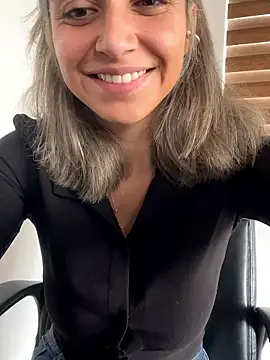 Isabella varella- online show from May 2026 01:51:02 PM