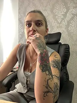 Snapshot of Isabella_varella- chatting on June 2026 01:12:02 PM Isabella varella- online show from June 2026 01:12:02 PM
