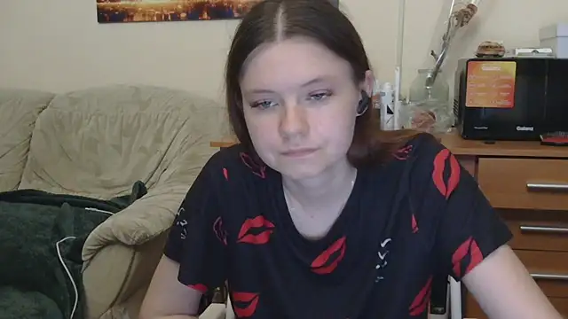 JessicaHolland1 online show from May 2026 06:18:01 PM
