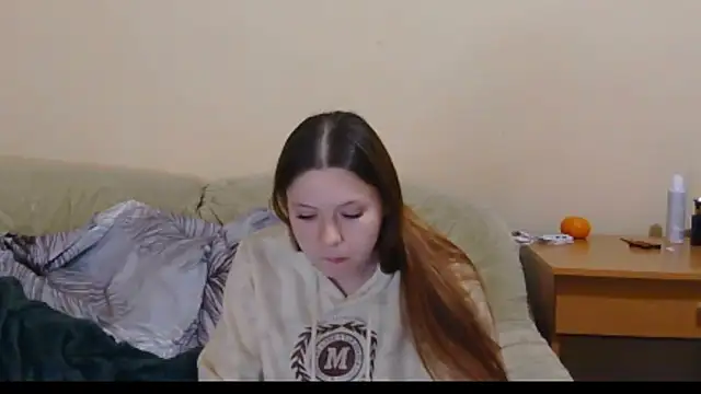 JessicaHolland1 online show from April 2026 06:09:02 PM