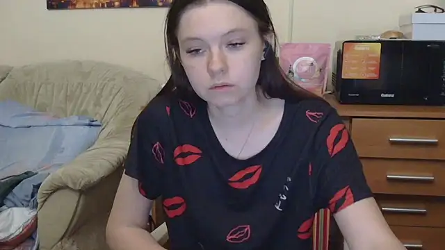 JessicaHolland1 online show from May 2026 06:09:01 PM