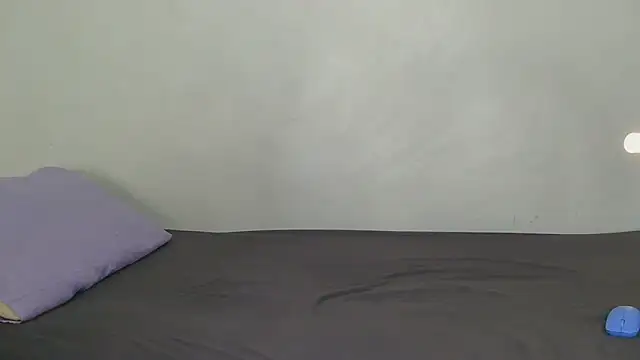 SlipperyLipsX online show from June 2026 06:35:02 AM