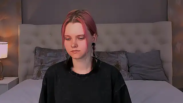 Snapshot of Lina_Veyra chatting on April 2026 11:59:02 AM Lina Veyra online show from April 2026 11:59:02 AM