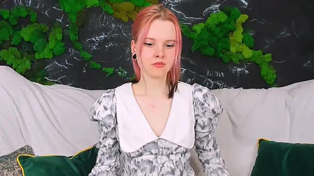 Snapshot of Lina_Veyra chatting on April 2026 12:51:01 PM Lina Veyra online show from April 2026 12:51:01 PM