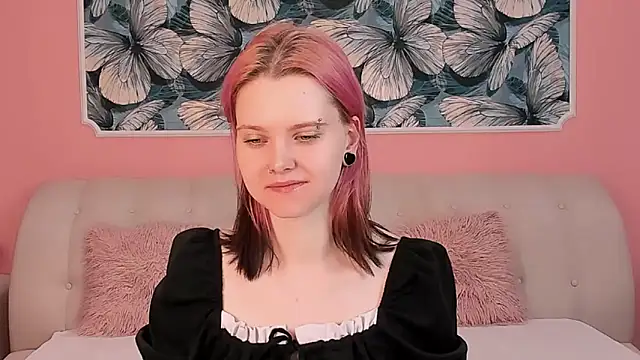 Snapshot of Lina_Veyra chatting on April 2026 09:25:02 AM Lina Veyra online show from April 2026 09:25:02 AM