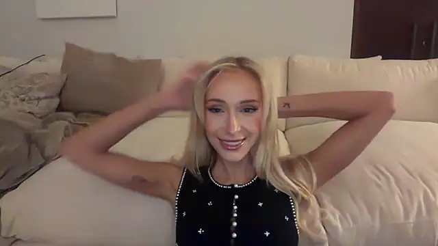 ambrefleurxx online show from April 2026 05:25:01 PM