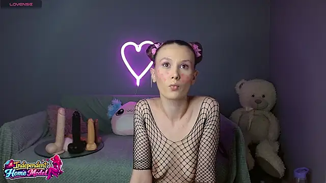 Bea doll online show from April 2026 10:05:02 PM