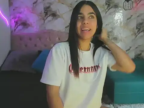 Kim strawberry online show from April 2026 04:10:02 PM