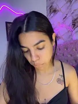 Kim strawberry online show from April 2026 06:01:02 PM