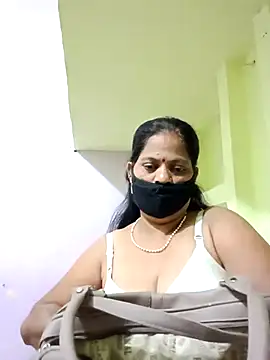 Snapshot of SEEMA_012 chatting on April 2026 06:18:01 AM SEEMA 012 online show from April 2026 06:18:01 AM