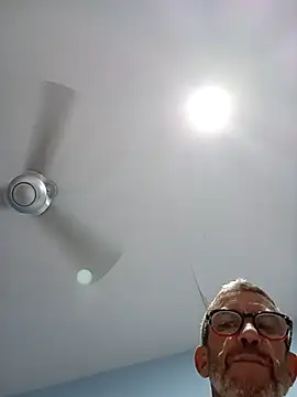 chris-sbh11 online show from April 2026 06:09:01 AM