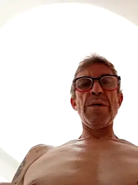 Snapshot of chris-sbh11 chatting on June 2026 04:49:02 PM chris-sbh11 online show from June 2026 04:49:02 PM