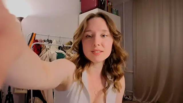 Snapshot of hunny_ines chatting on May 2026 05:11:01 PM hunny ines online show from May 2026 05:11:01 PM