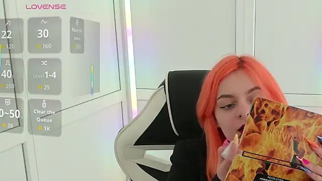 NightLeaf online show from April 2026 01:12:02 PM