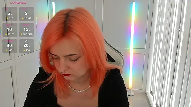 NightLeaf online show from April 2026 01:18:01 PM