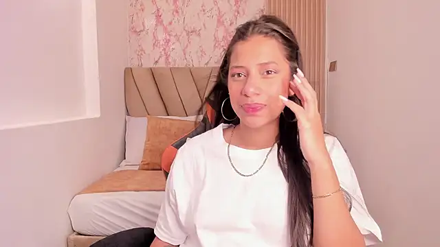 Snapshot of Atiena_ chatting on April 2026 08:13:01 PM Atiena online show from April 2026 08:13:01 PM