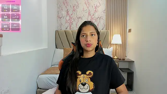 Snapshot of Atiena_ chatting on April 2026 06:45:02 PM Atiena online show from April 2026 06:45:02 PM