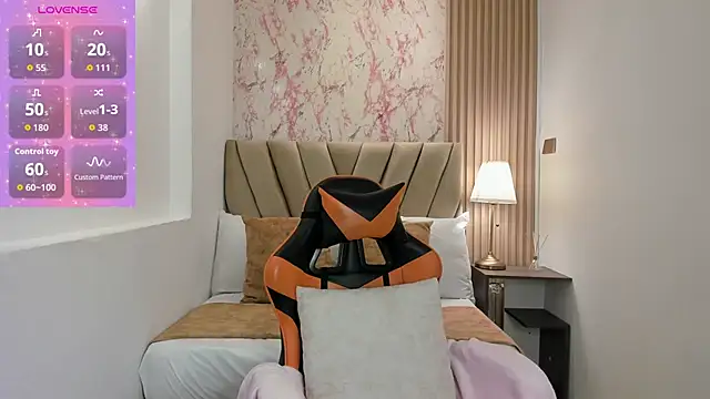 Snapshot of Atiena_ chatting on April 2026 06:35:02 PM Atiena online show from April 2026 06:35:02 PM