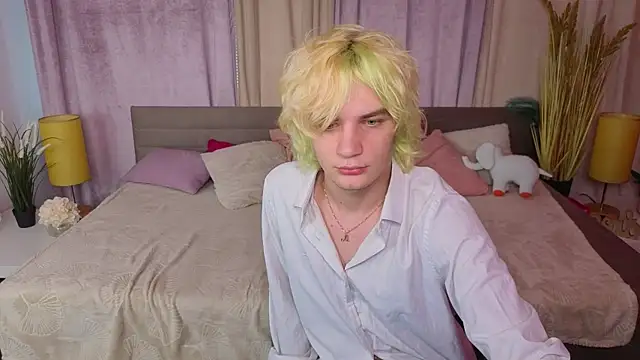 JameMilann online show from April 2026 06:18:01 AM