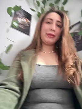 suzy-111 online show from April 2026 04:32:01 PM