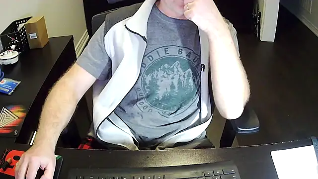 Snapshot of Shalun2000 chatting on April 2026 12:01:01 AM Shalun2000 online show from April 2026 12:01:01 AM