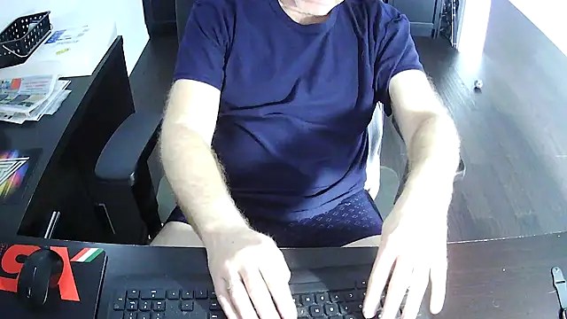 Snapshot of Shalun2000 chatting on April 2026 10:00:02 PM Shalun2000 online show from April 2026 10:00:02 PM