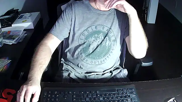 Snapshot of Shalun2000 chatting on April 2026 01:51:02 AM Shalun2000 online show from April 2026 01:51:02 AM